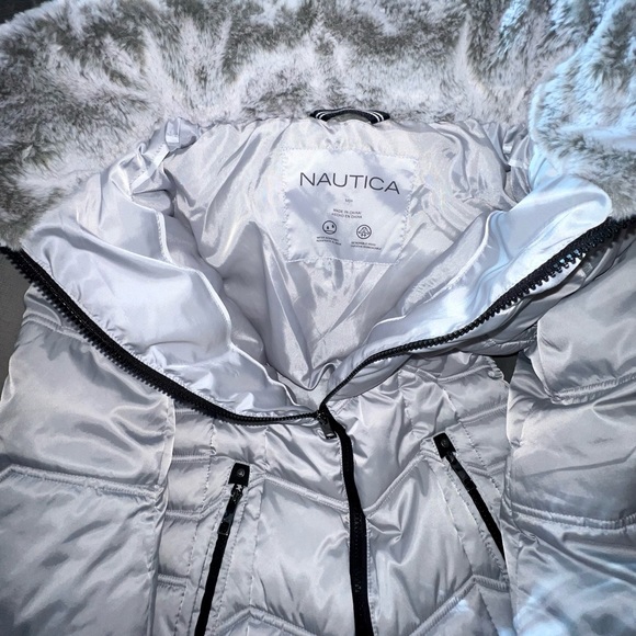 Like New Nautica Puffer Jacket. Small, silver. Soft faux fur lined hood. - Picture 5 of 8
